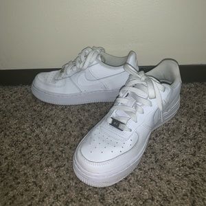 Low Top Like New Nike Air Force zones